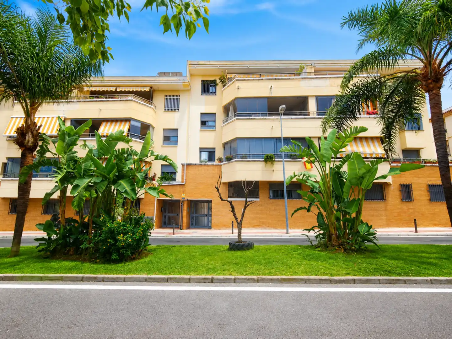 Exterior view of Apartments for sale in Marbella  with Air Conditioner, Terrace and Swimming Pool