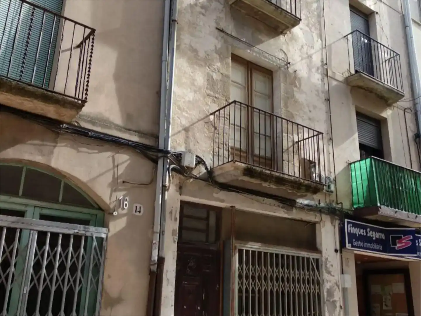 Vista exterior de Casa adosada en venda en Cervera amb Balcó