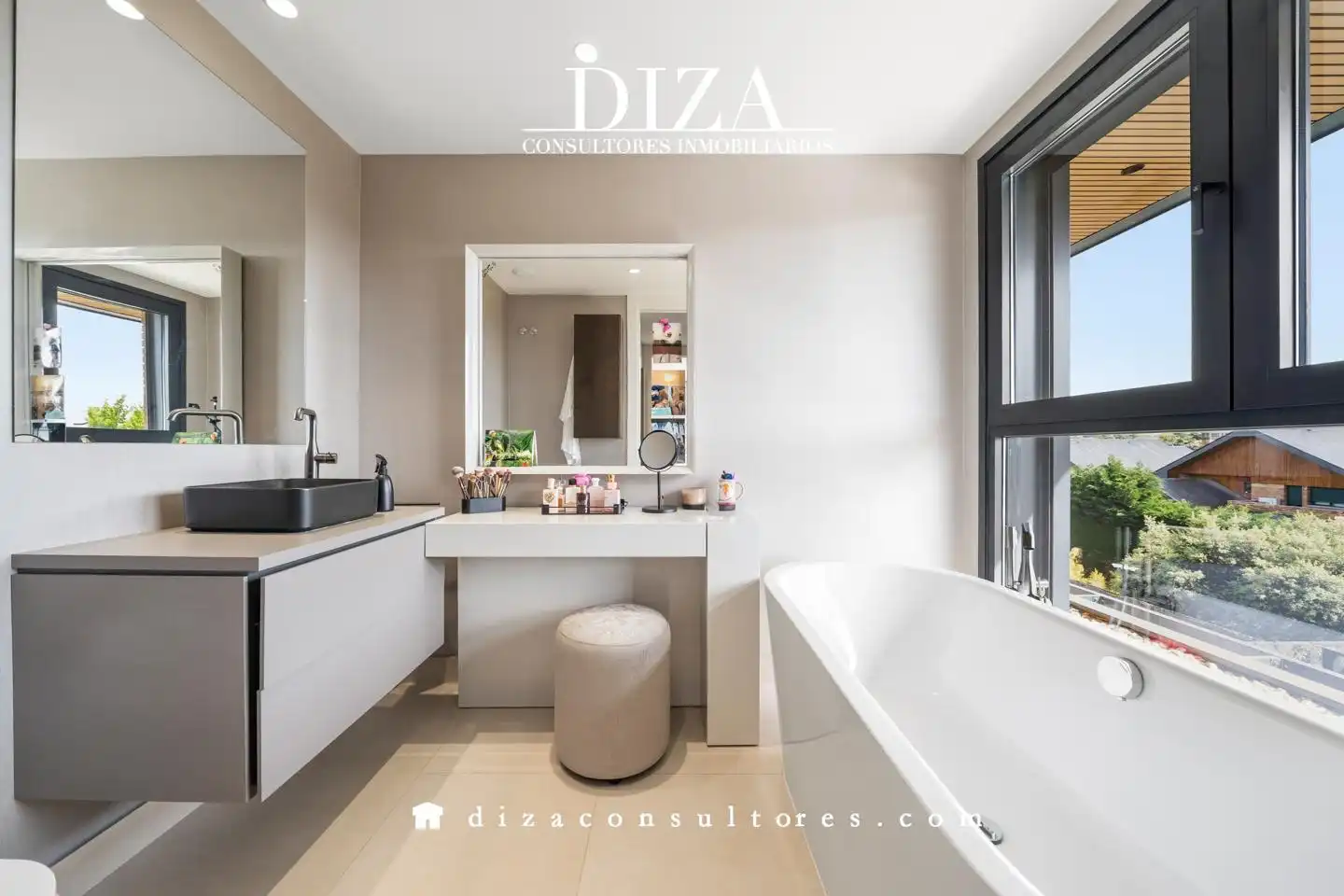 Bathroom of Houses for sale in Las Rozas de Madrid  with Air Conditioner, Heating and Private garden
