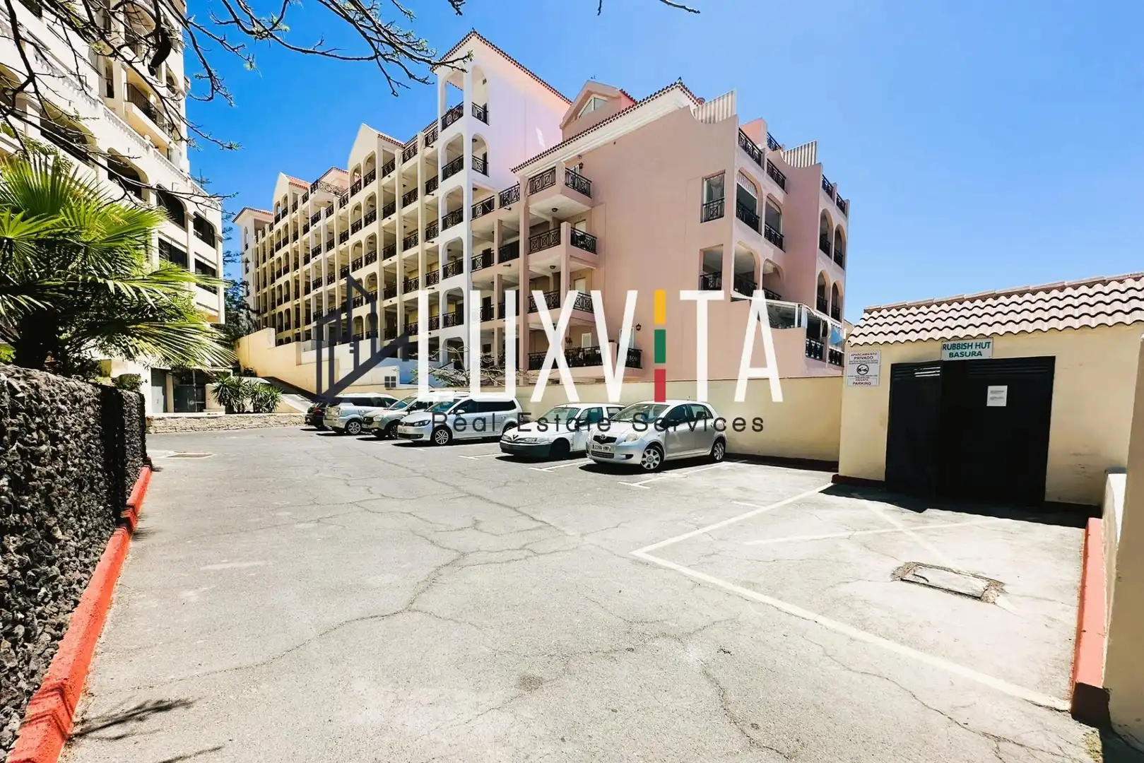 Aparcament de Apartament en venda en Arona amb Jardí privat, Terrassa i Moblat