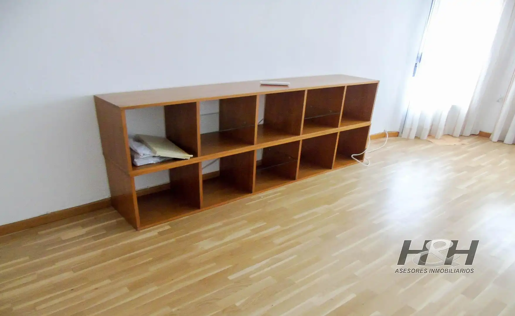 Dormitori de Pis de lloguer en Burjassot amb Parquet i Balcó