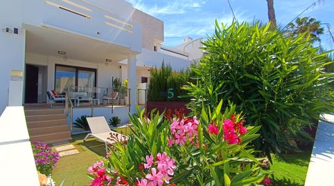 Apartamento moderno de 2 habitaciones en esquina en la planta baja con acceso directo a la piscina en La Finca Golf Resort! Situad