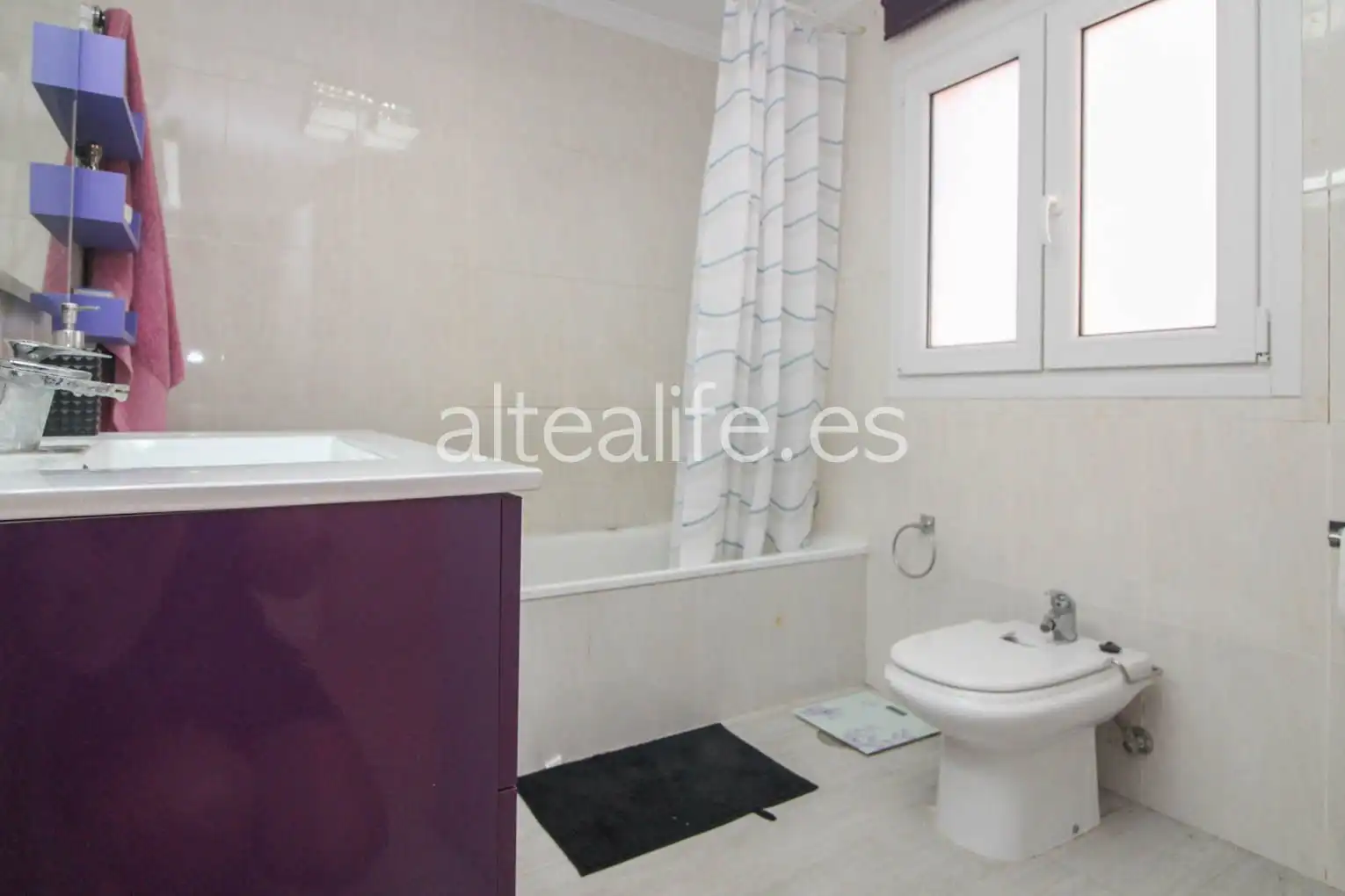 Baño de Casa o chalet en venta en L'Alfàs del Pi con Aire acondicionado, Calefacción y Jardín privado