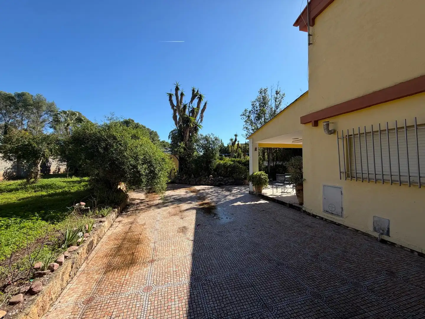 Garten von Einfamilien-Reihenhaus zum Verkauf in Olocau mit Privatgarten, Terrasse und Schwimmbad