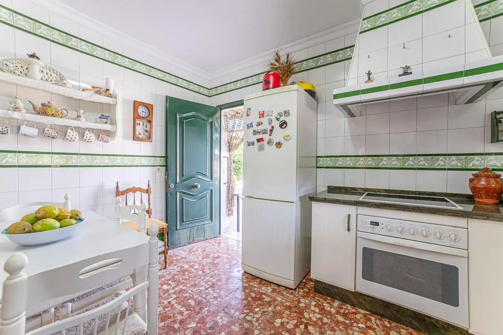 Cuina de Finca rústica en venda en Málaga amb Aire condicionat, Terrassa i Traster