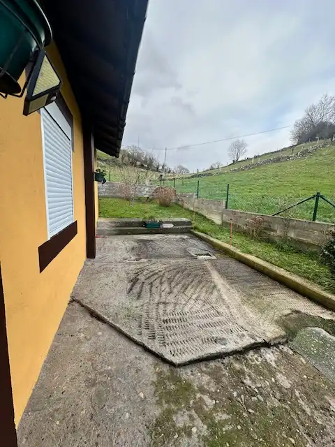Vista exterior de Casa o chalet en venta en Salas con Jardín privado, Terraza y Amueblado