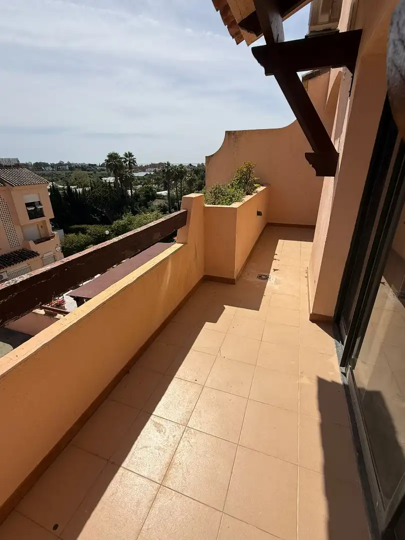 Terraza de Piso en venta en Estepona con Aire acondicionado, Terraza y Piscina comunitaria