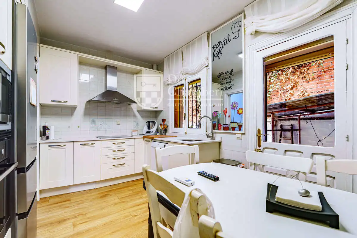 Kitchen of Houses for sale in Aranjuez  with Heating, Private garden and Terrace