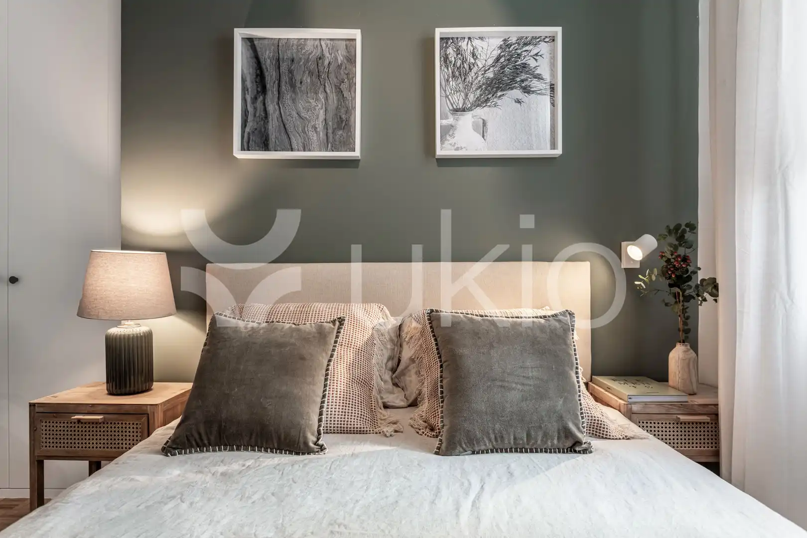 Bedroom of Flat for rent in Madrid  with Air Conditioner, Terrace and Furnished