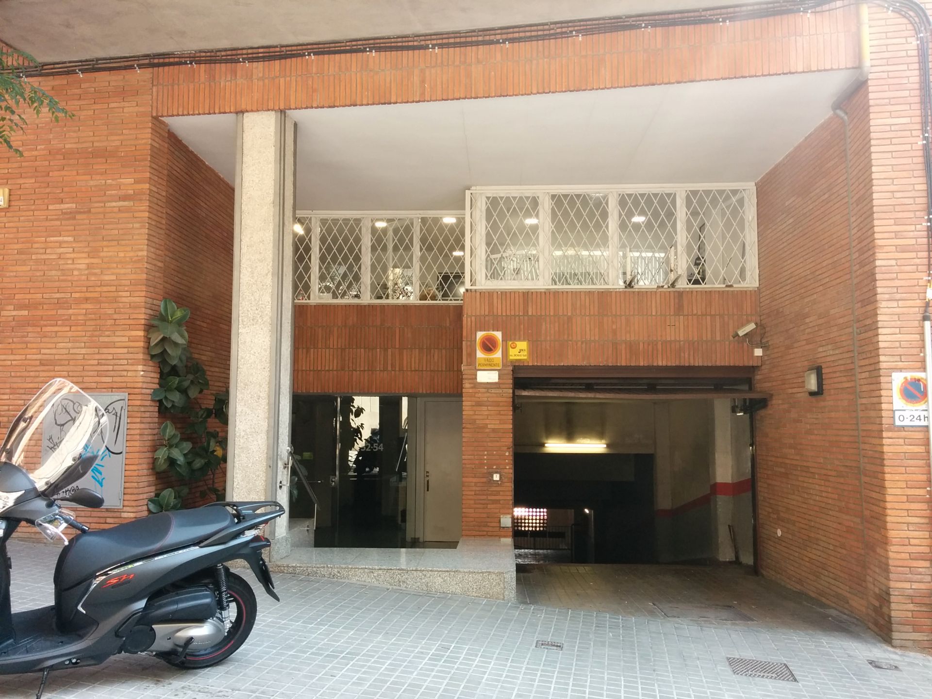 Garatge de lloguer en  Barcelona Capital amb Alarma