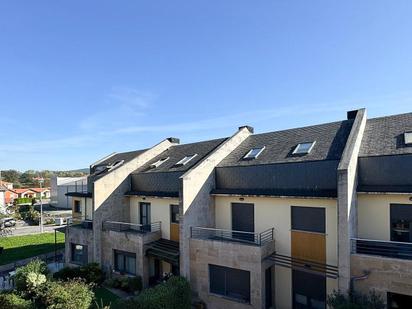 Vista exterior de Dúplex en venda en Torrelavega  amb Calefacció i Piscina comunitària