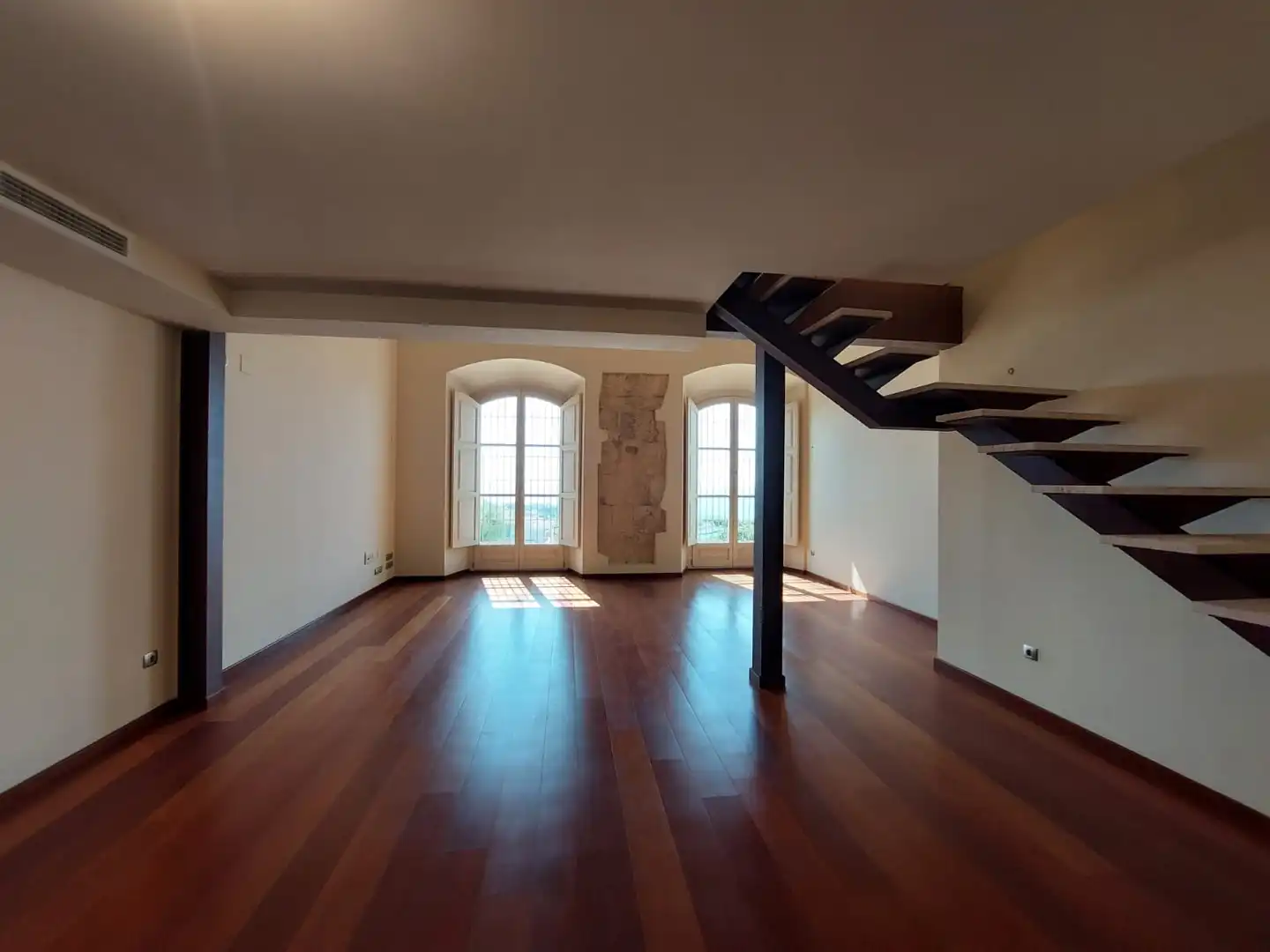 Dúplex de alquiler en Calle Estany, Nou Eixample Sud