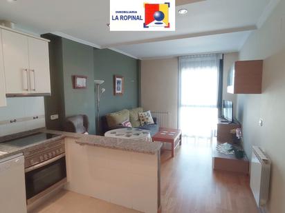 Living room of Flat for sale in Salamanca Capital  with Parquet flooring, Furnished and Oven