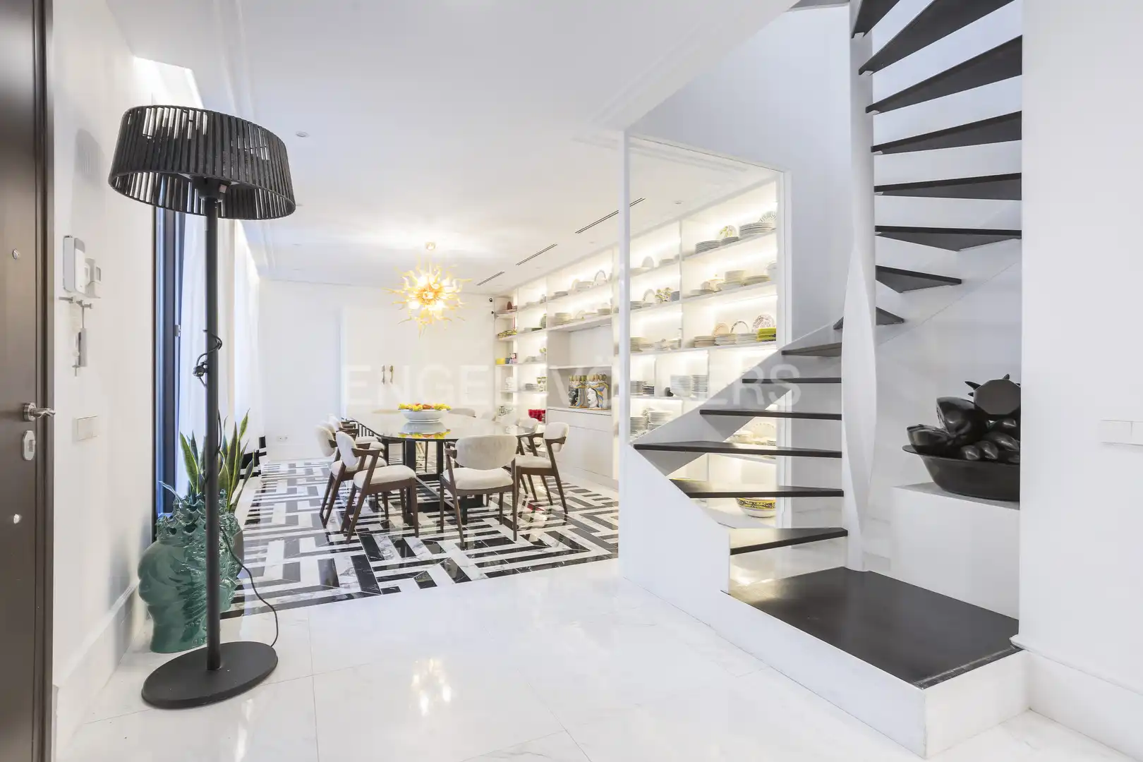 Comedor de Dúplex en venta en Madrid con Aire acondicionado, Calefacción y Jardín privado