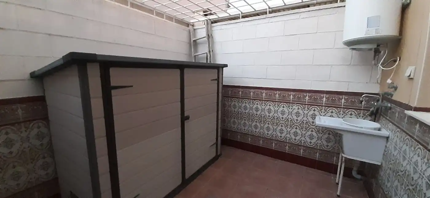 Einfamilien-Reihenhaus zur Miete in Elche / Elx mit Privatgarten, Terrasse und Möbliert