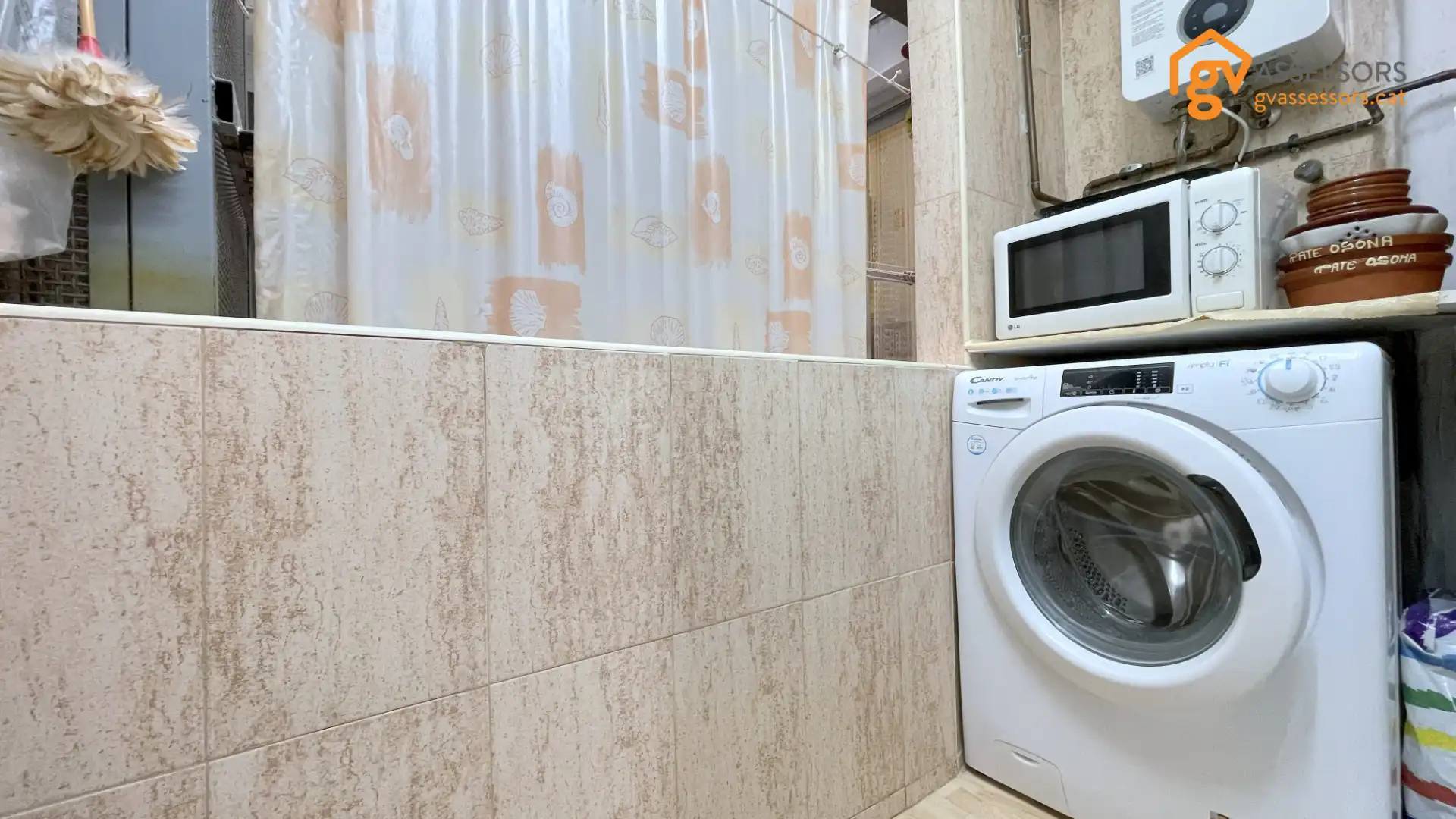 Bany de Pis en venda en Barcelona amb Forn, Balcó i Internet