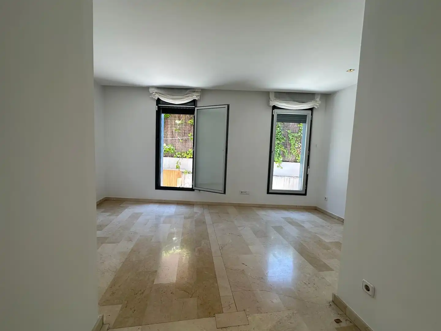 Sala de estar de Piso en venta en Torrelodones con Calefacción, Jardín privado y Terraza