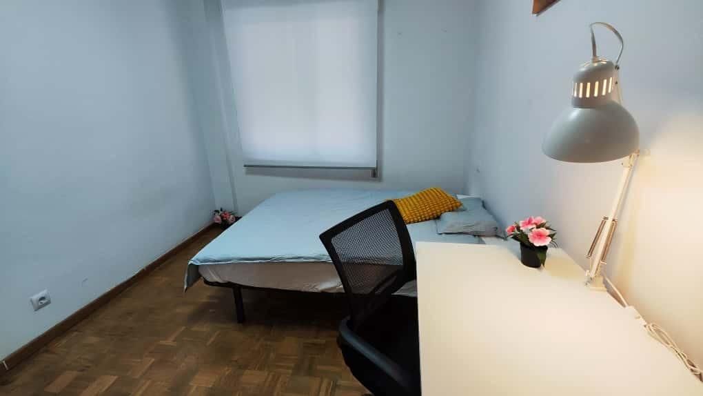 Dormitori de Pis per a compartir en León Capital  amb Calefacció i Terrassa