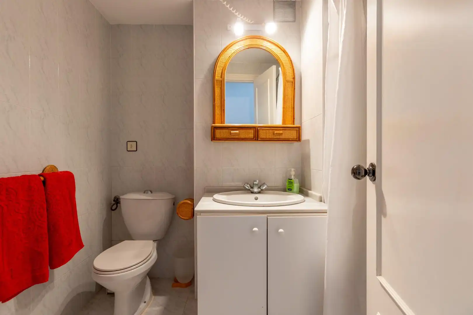 Baño de Ático en venta en Motril con Calefacción, Terraza y Amueblado