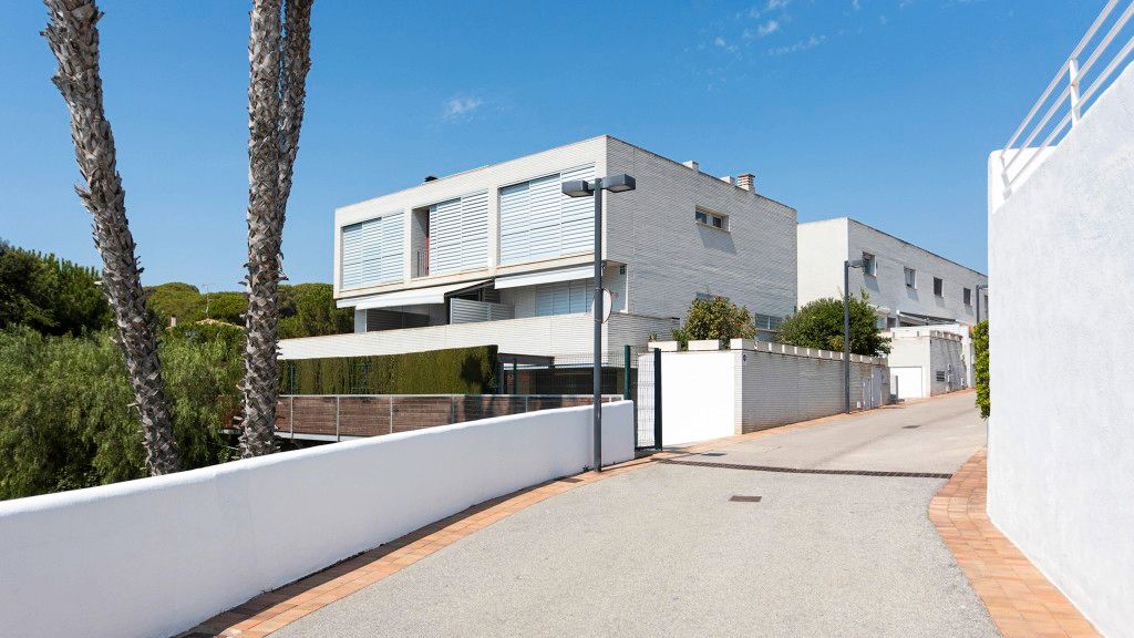 Exterior view of House or chalet for sale in Sant Pol de Mar  with Air Conditioner, Terrace and Storage room
