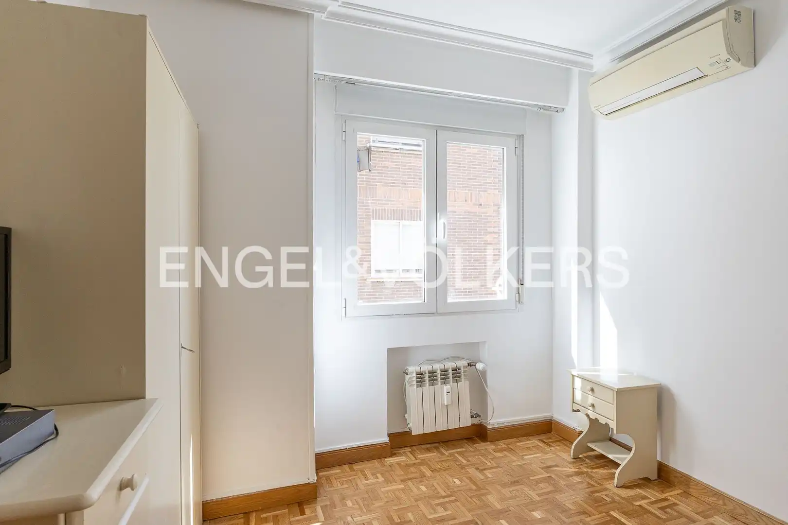 Bedroom of Flat for rent in Madrid  with Air Conditioner, Heating and Private garden