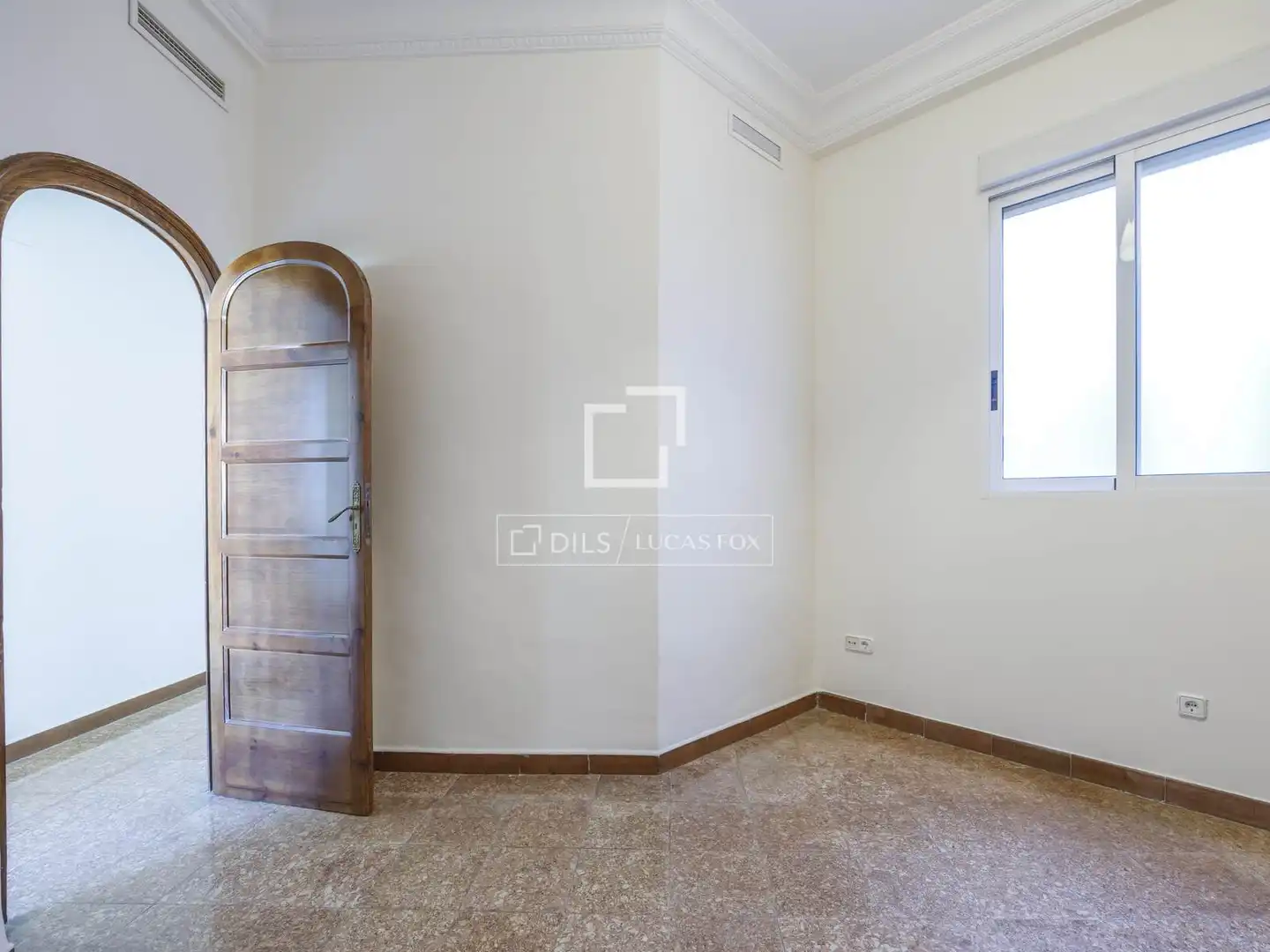 Bedroom of Flat for rent in Valencia  with Air Conditioner, Heating and Balcony