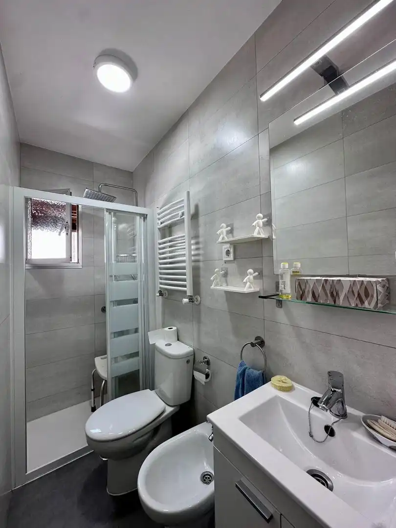 Baño de Apartamento en venta en Madrid con Aire acondicionado, Calefacción y Parquet
