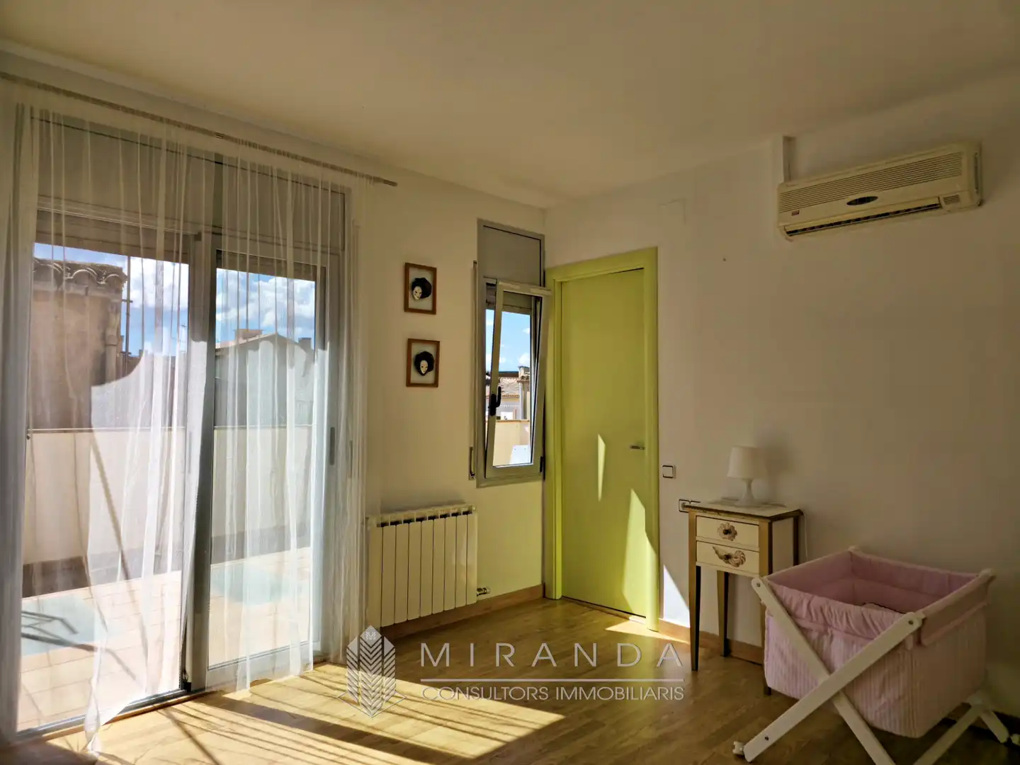 Habitación de Casa adosada de alquiler con opción a compra en Breda con Aire acondicionado, Calefacción y Parquet