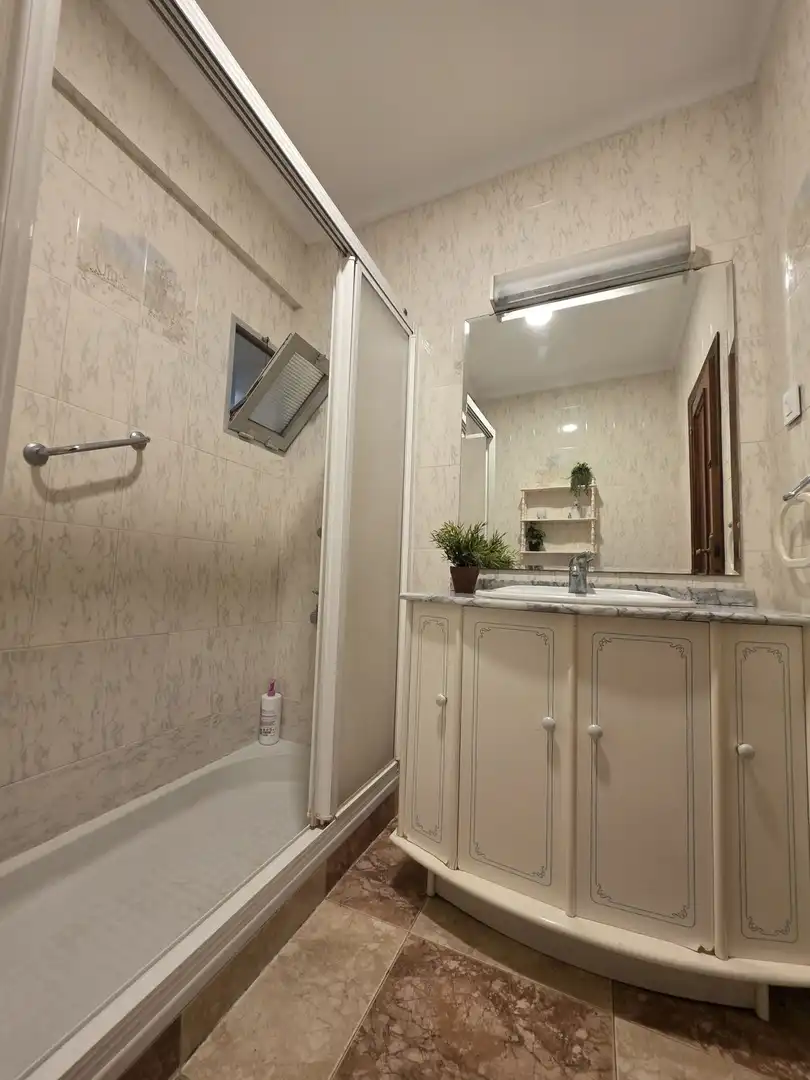Bany de Apartament en venda en Fuengirola amb Terrassa i Moblat
