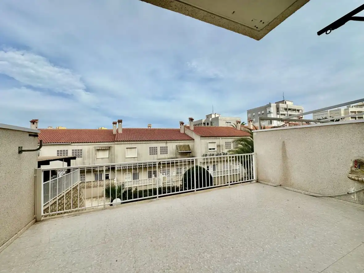 Vista exterior de Apartamento en venta en Elche / Elx con Calefacción, Terraza y Piscina