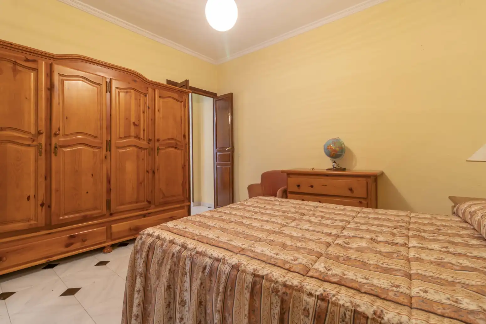 Dormitori de Casa adosada en venda en Villanueva del Río y Minas amb Aire condicionat, Terrassa i Balcó