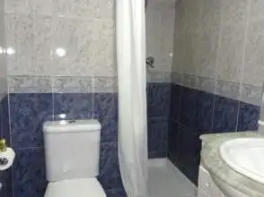 Badezimmer von Wohnung zur Miete in Gijón  mit Parkett, Möbliert und Waschmaschine