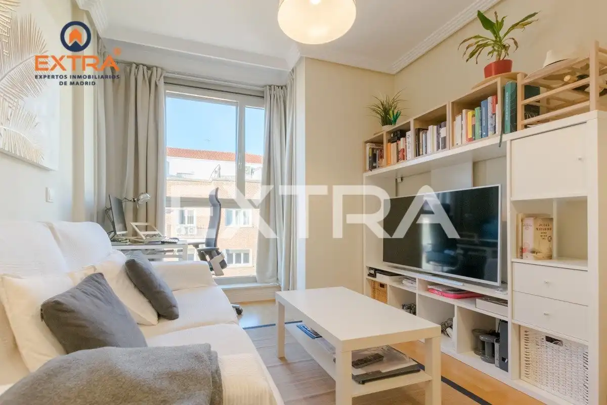 Sala d'estar de Apartament de lloguer en Madrid amb Aire condicionat, Calefacció i Traster
