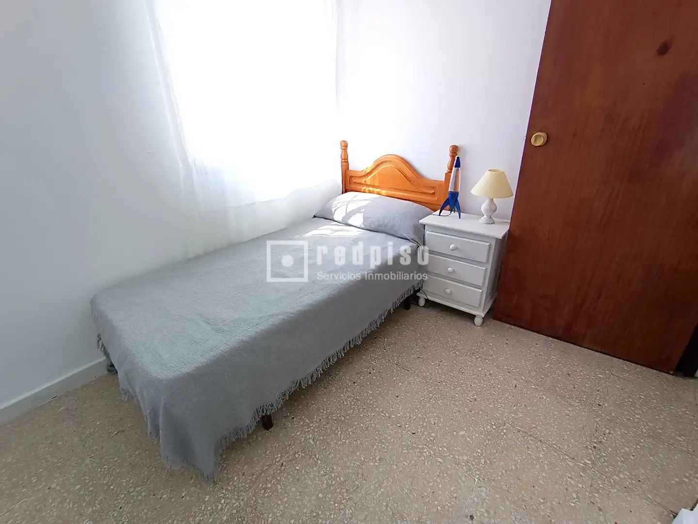 Dormitori de Àtic de lloguer en Sevilla amb Aire condicionat, Terrassa i Moblat