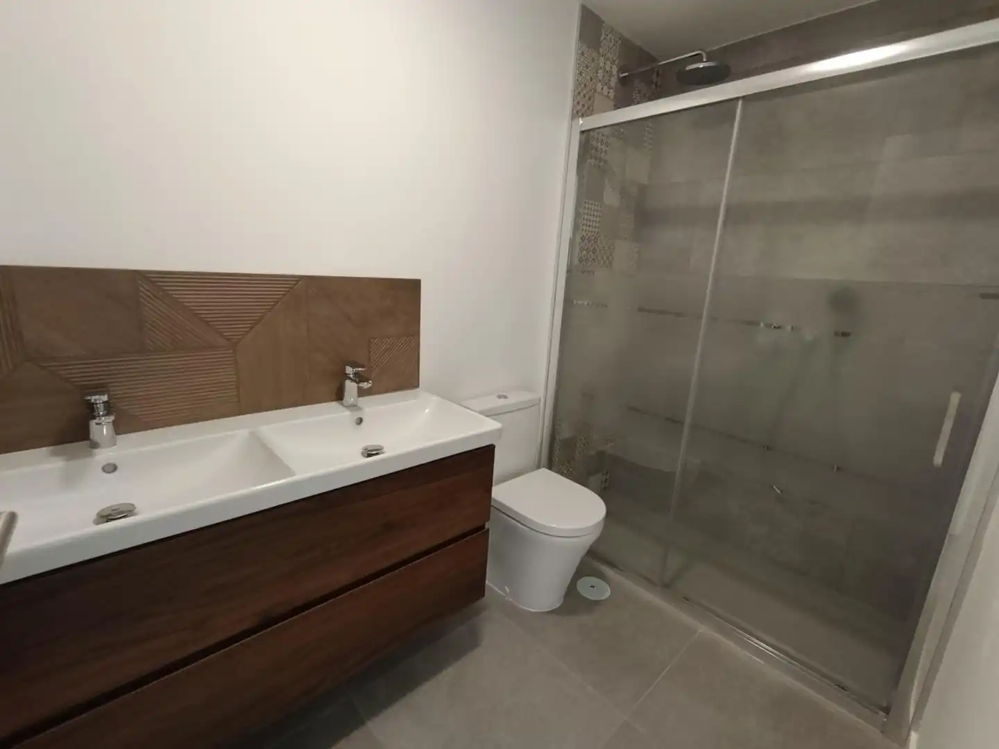 Bathroom of Flat for rent in Torremolinos  with Air Conditioner, Heating and Private garden