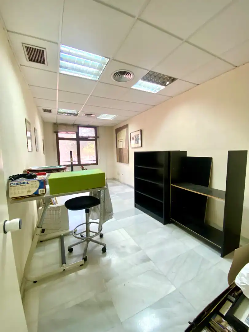 Oficina en venta en Almería