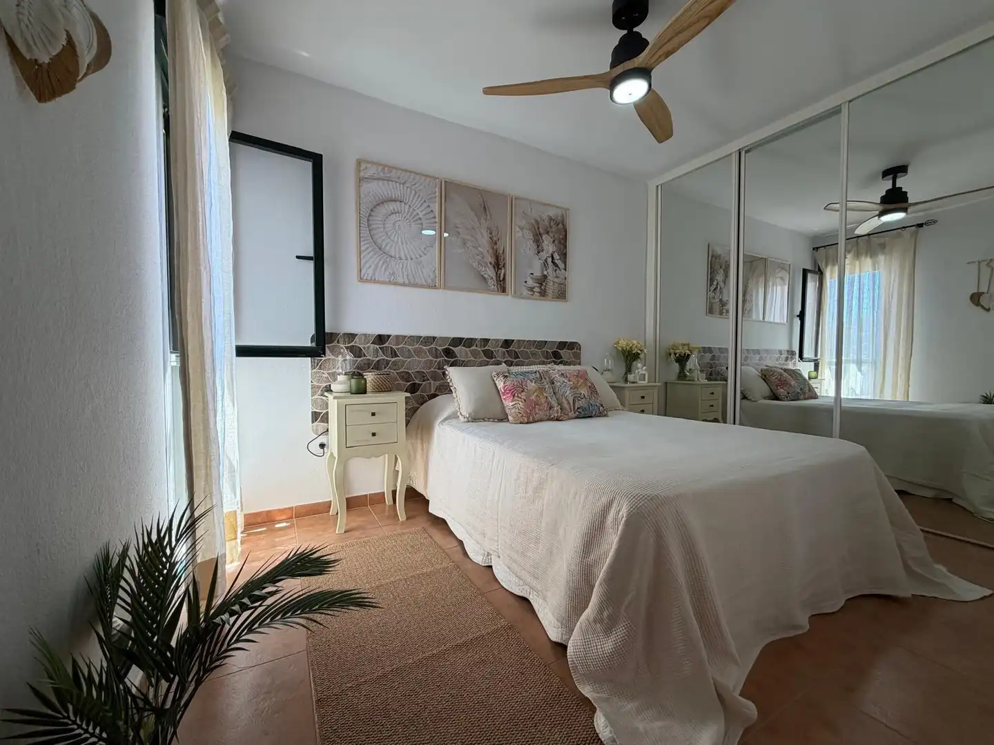 Schlafzimmer von Dachboden zum Verkauf in Zahara de los Atunes mit Privatgarten, Terrasse und Abstellraum