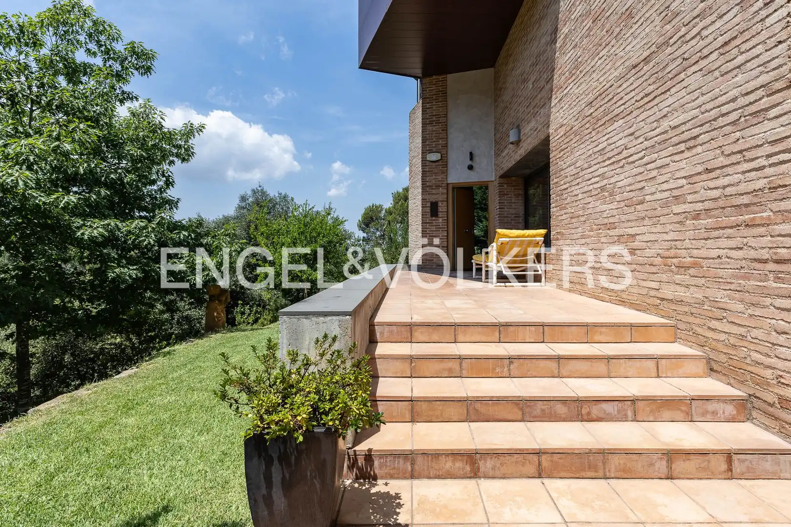 Terrassa de Casa adosada en venda en Sant Cugat del Vallès amb Calefacció, Jardí privat i Parquet
