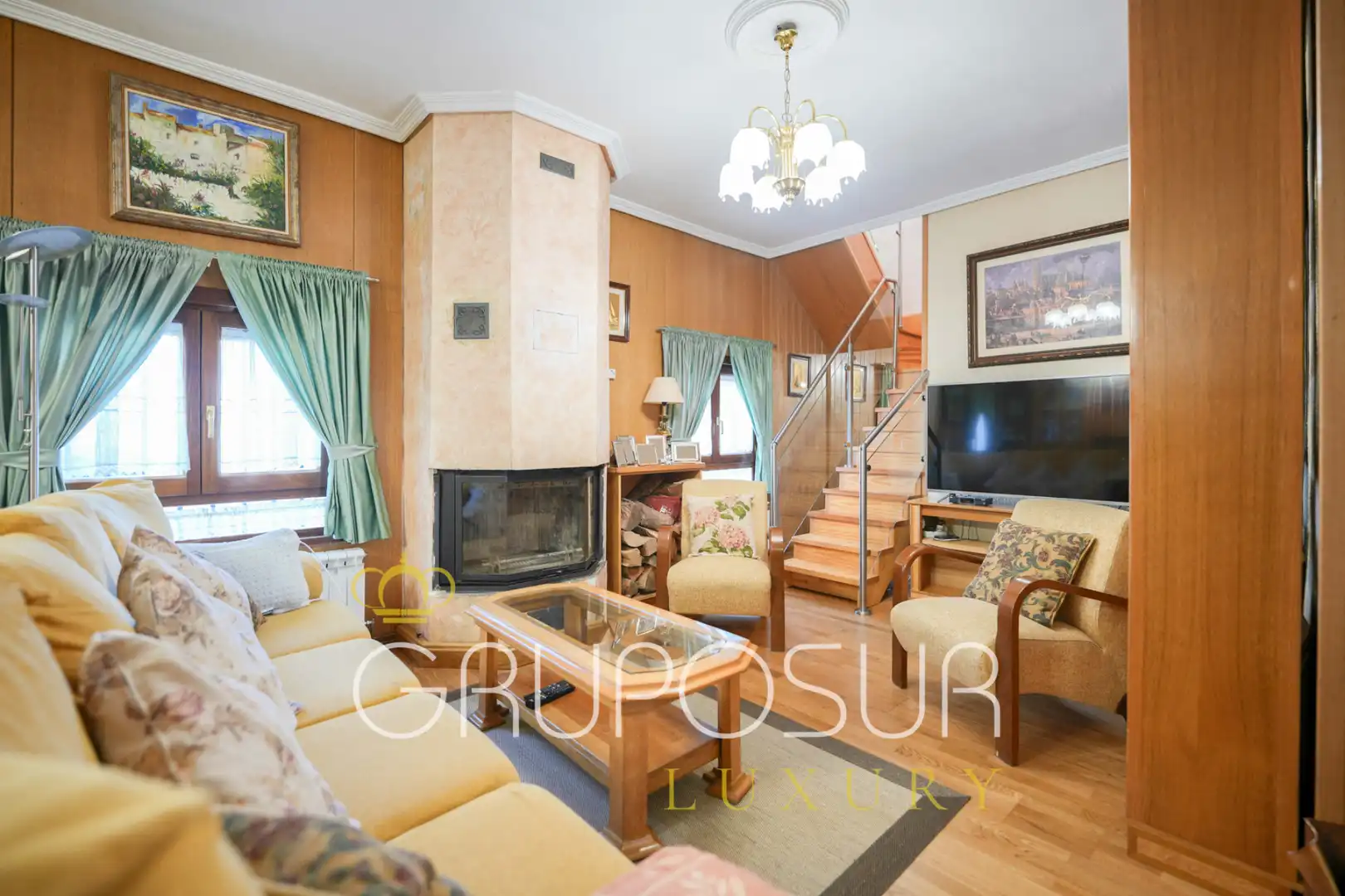 Sala d'estar de Casa adosada en venda en Valladolid amb Calefacció, Jardí privat i Parquet