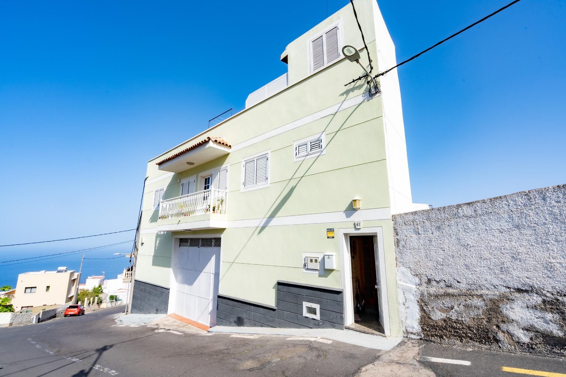 Exterior view of House or chalet for sale in Icod de los Vinos  with Private garden, Terrace and Balcony
