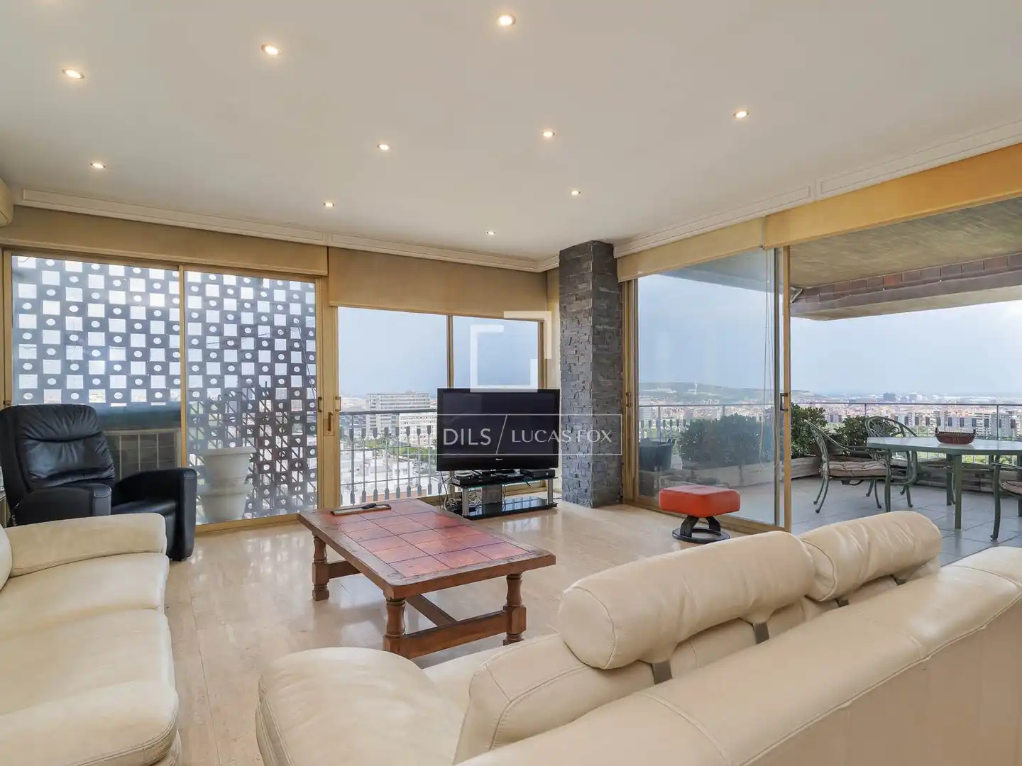 Wohnzimmer von Wohnung zum Verkauf in Barcelona mit Klimaanlage, Terrasse und Abstellraum