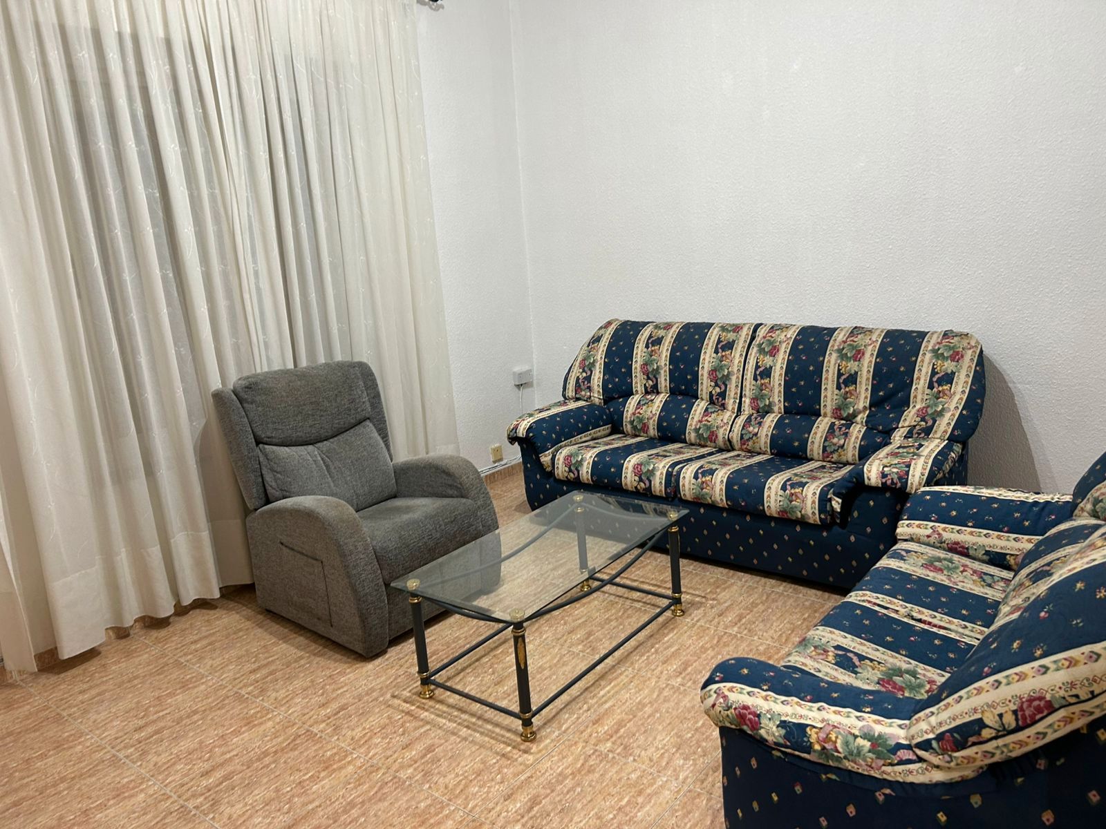 Sala de estar de Piso en venta en Elda con Aire acondicionado, Terraza y Amueblado
