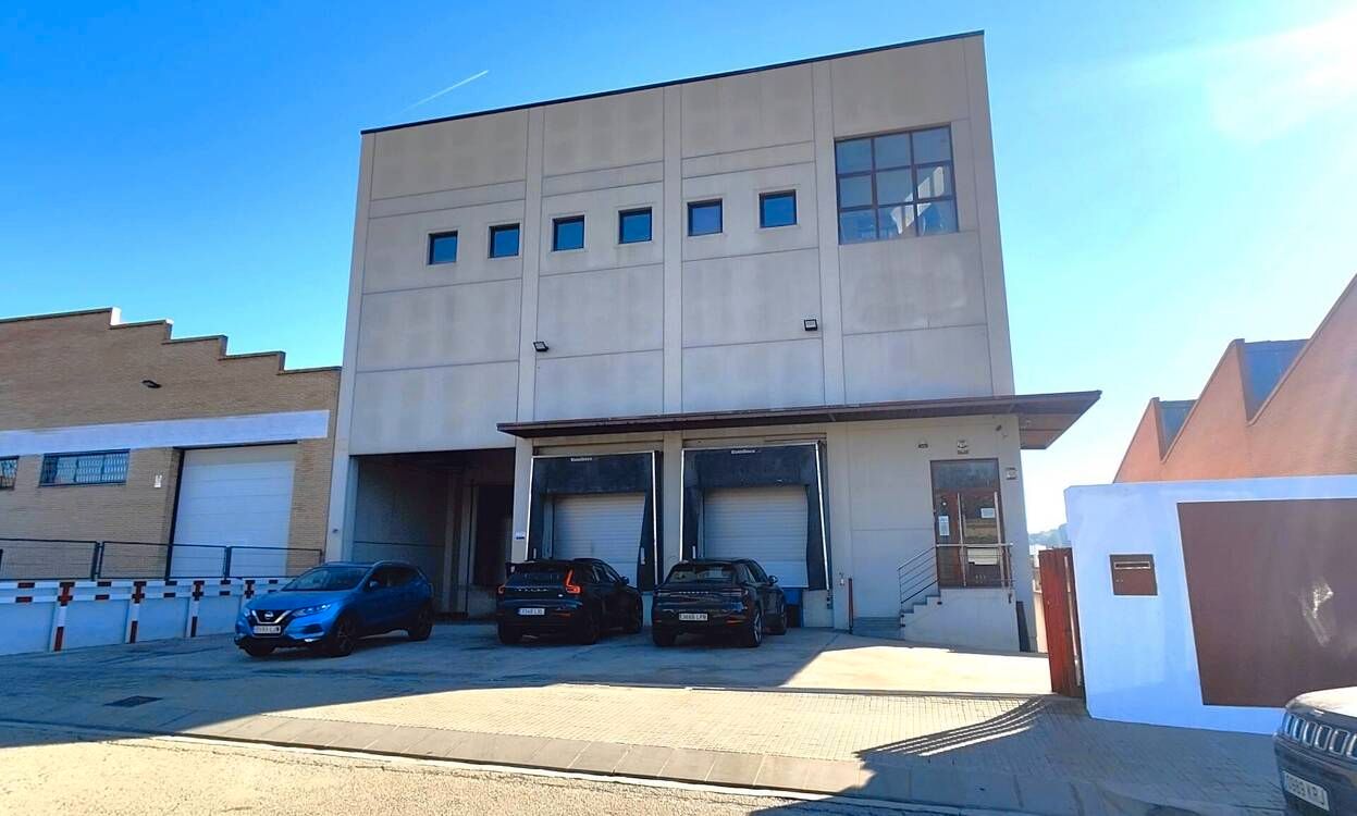 Exterior view of Industrial buildings for sale in Sant Vicenç Dels Horts