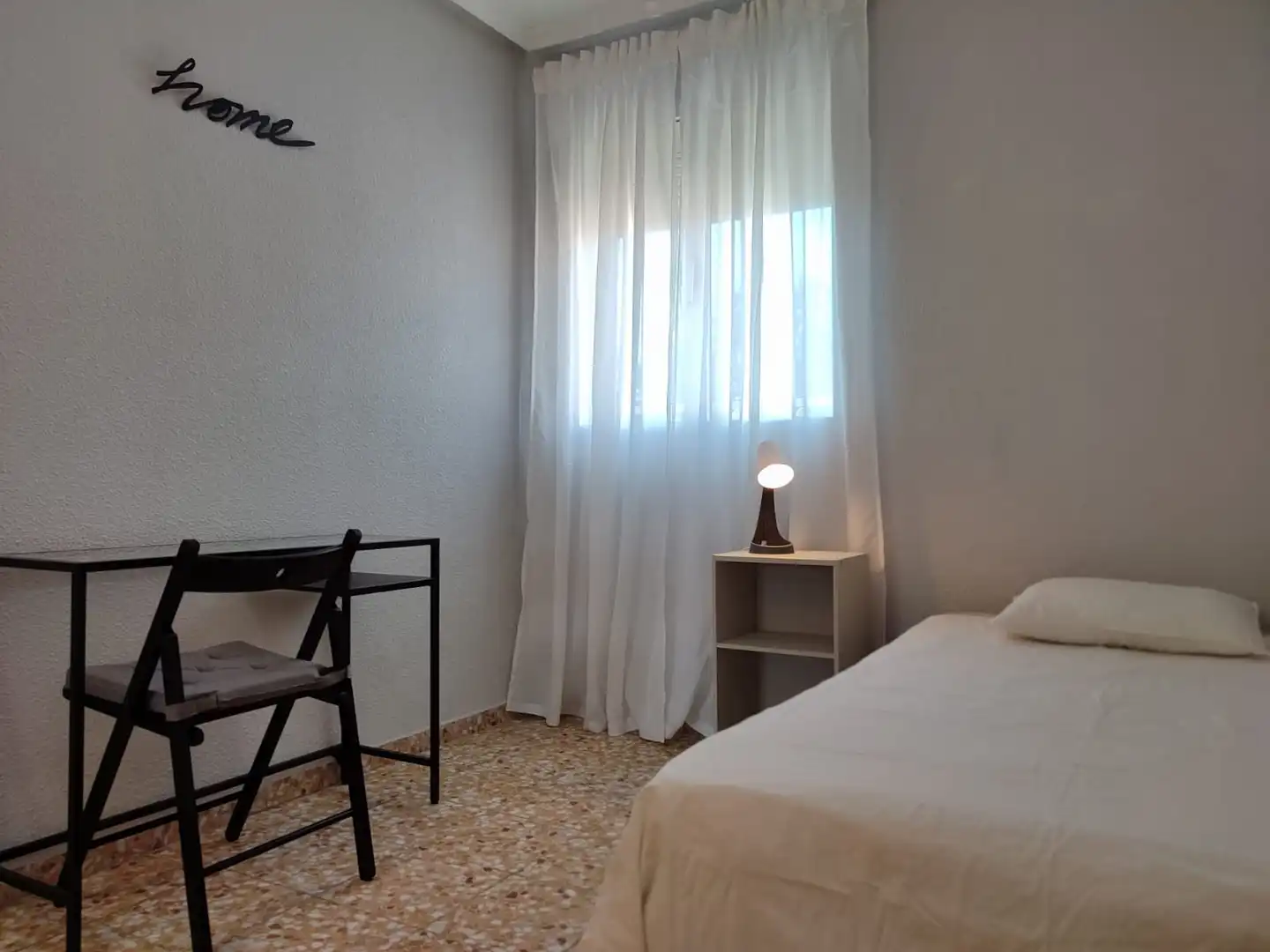 Room in Plaza de Corpus Barga, 7, Palomeras Bajas