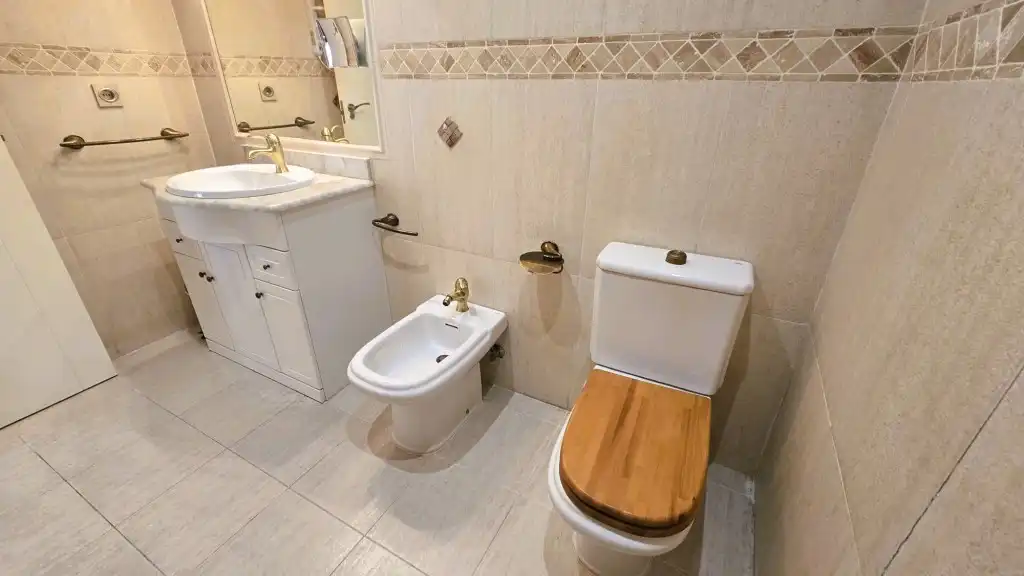 Badezimmer von Wohnung zum Verkauf in Valencia mit Klimaanlage, Möbliert und Ofen
