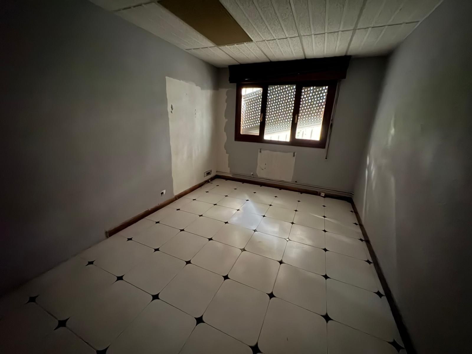 Dormitori de Apartament en venda en La Robla  amb Calefacció