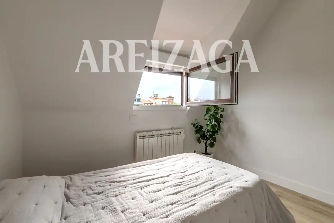 Habitación de Ático en venta en Donostia - San Sebastián  con Calefacción y Amueblado