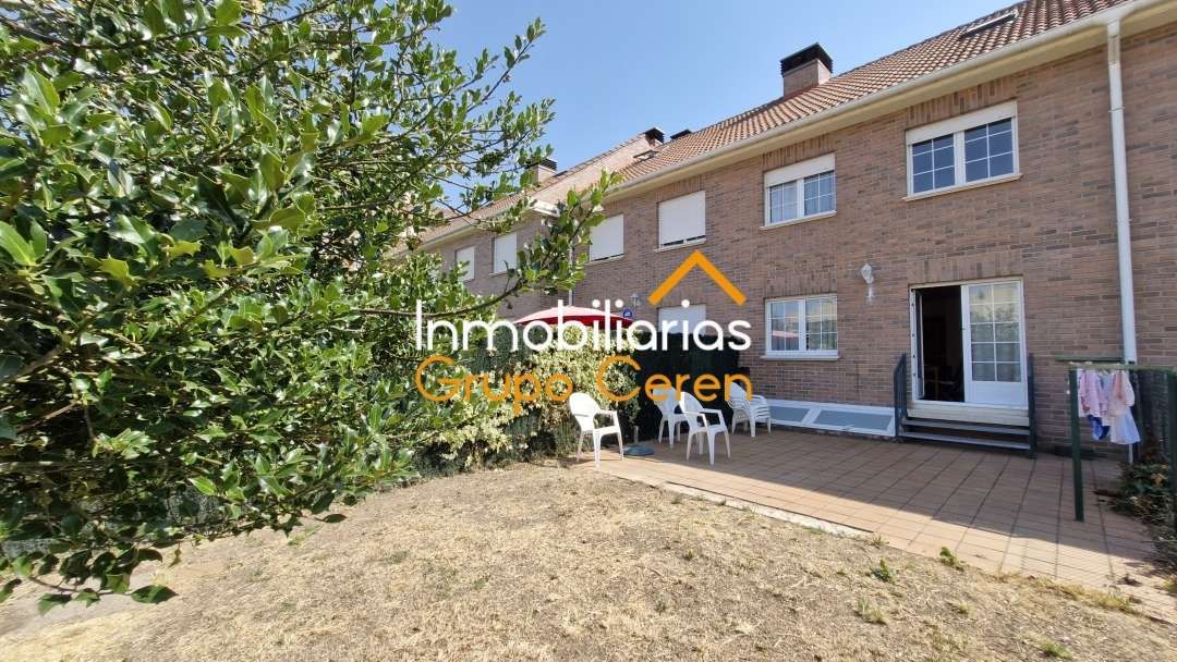 Exterior view of Single-family semi-detached for sale in Santo Domingo de la Calzada  with Heating, Private garden and Terrace