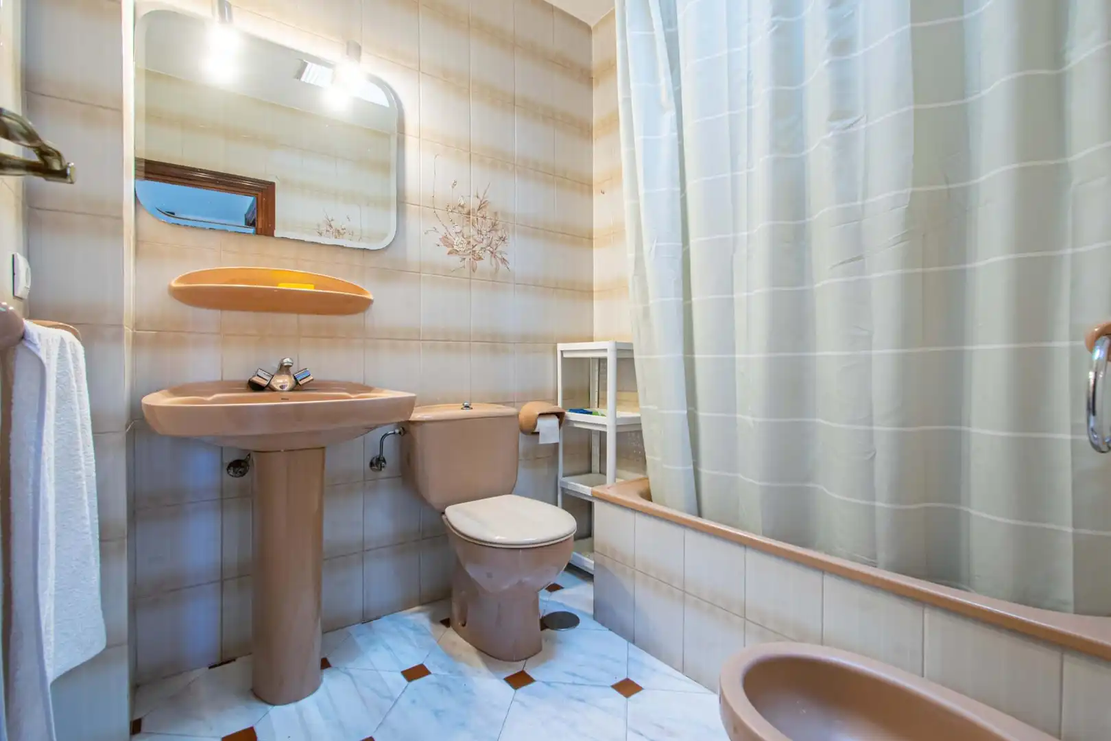 Bathroom of Flat for sale in Sevilla  with Air Conditioner, Heating and Terrace