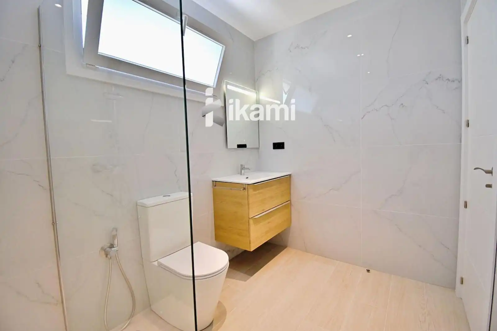 Bathroom of Houses for sale in Chiloeches  with Air Conditioner and Alarm